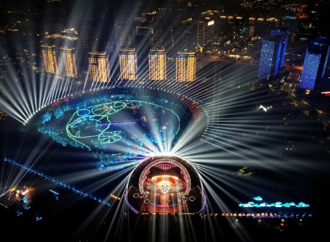 Light Sky блистает на новогодней вечеринке Центральной радиотелевизионной станции Китая, фото-1