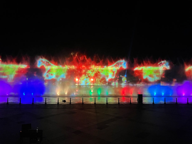 Мэппинг на фонтаны поразил зрителей благодаря 1-чиповым проекторам Digital Projection, фото-02