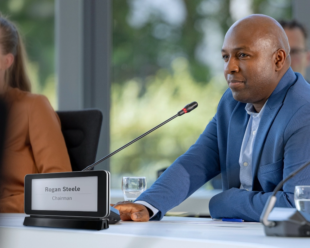 Электронные таблички Bosch DICENTIS увеличивают эффективность встреч, фото-1