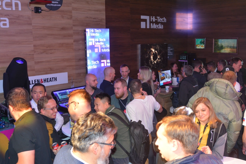 Арт-дисплеи FindArts от AUO 17” и 32”, foto-84