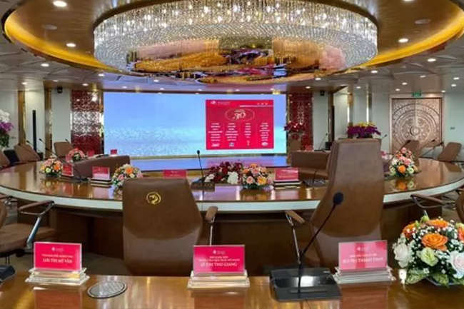 Установка беспроводной конференц-системы Televic в DOJI Tower, фото-3