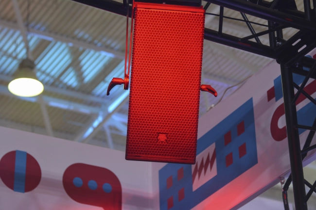 EM Acoustics Reference R8