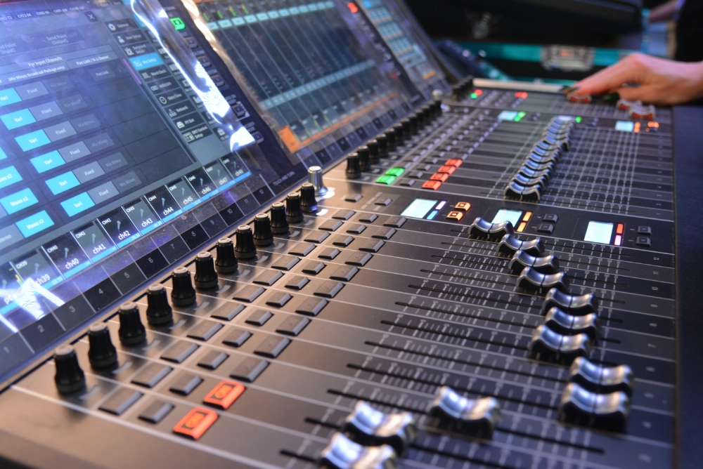 Арт-дисплеи FindArts от AUO 17” и 32”, foto-85