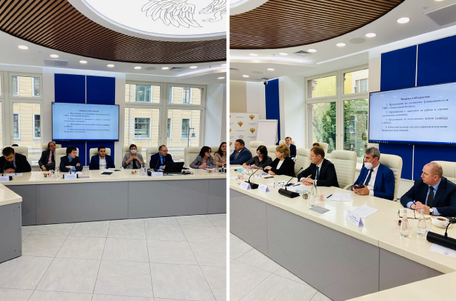 Дополнительные средства отображения – две профпанели LG 86UH5E с диагональю экрана 86" и разрешением 3840 х 2160 (UHD), предназначены для дублирования изображения с основной видеостены или для показа любой другой информации, необходимой во время заседания.