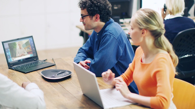 Теперь у пользователей есть возможность подключаться и управлять звуком спикерфона прямо из интерфейса Zoom.