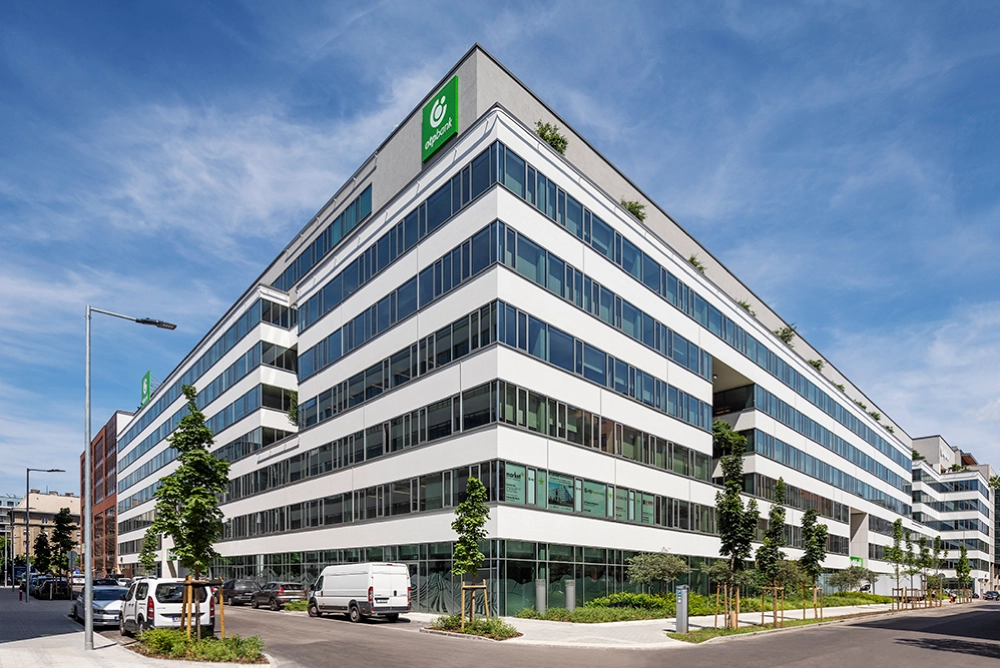 Arthur Holm объединил дизайн с инновациями в OTP Bank, фото-1
