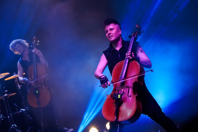 Персональный мониторинг MIPRO на концерте «Мировые рок-хиты на виолончелях» группы Rockcellos, фото-5