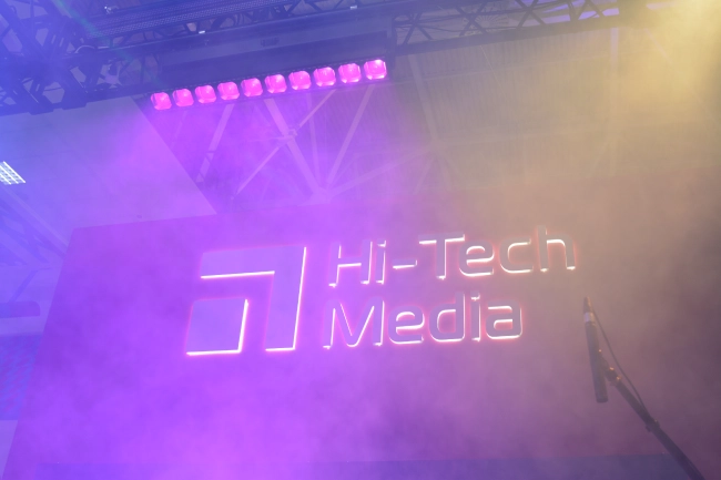 Игру света ведущих поставщиков световых решений Claypaky и Martin