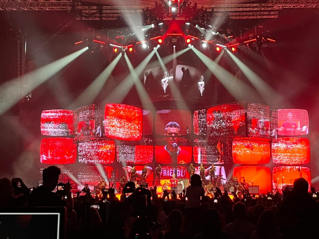 Динамическое LED-решение в турне Робби Уильямса от Leyard, фото-1