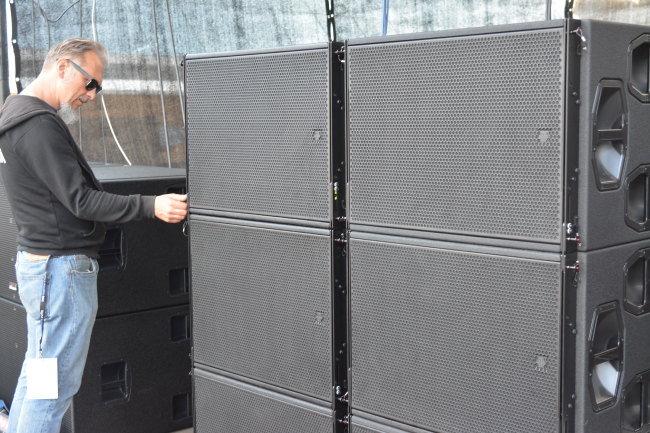 Компактные мультимедийные и световые решения от Hi-Tech Media на выставке light+audio tec , фото-3