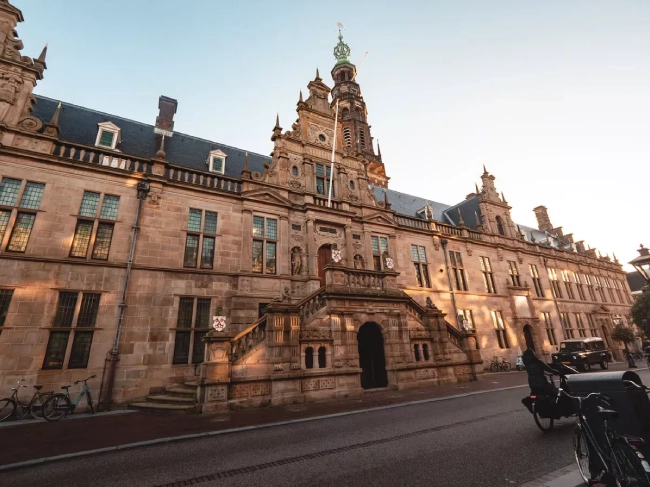 Зал заседаний муниципалитета Лейдена: современный шедевр с конференц-решением Televic, фото-3